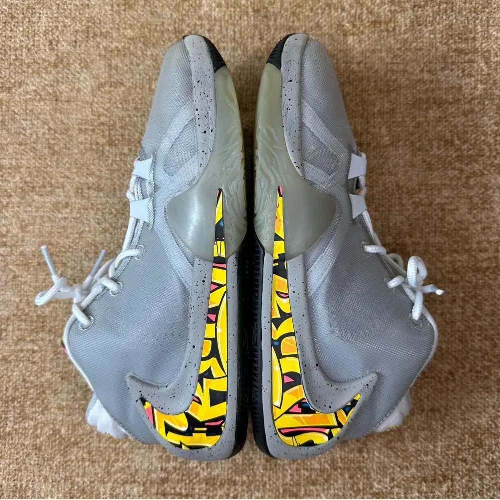 Nike Zoom Freak 1 GS Graffiti Giannis Mid-Top Sneakers Size 5Y